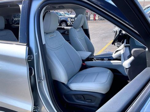 Used 2025 Ford Explorer Platinum w/ Ultimate Package AWD/4WD image 6