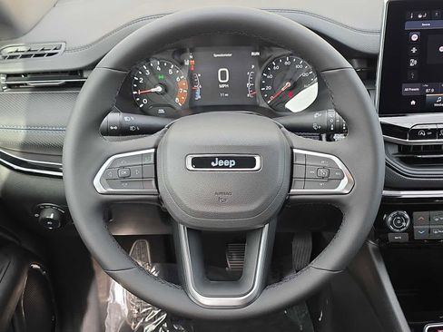 New 2026 Jeep Compass Latitude image 19