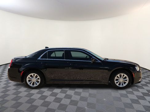 Used 2021 Chrysler 300 Touring RWD image 5