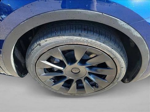 Used 2021 Tesla Model Y Long Range image 10
