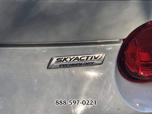 Used 2018 MAZDA MX-5 Miata Club RWD image 4