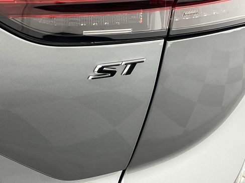 Certified 2023 Buick Envision Preferred w/ Sport Touring Package image 32