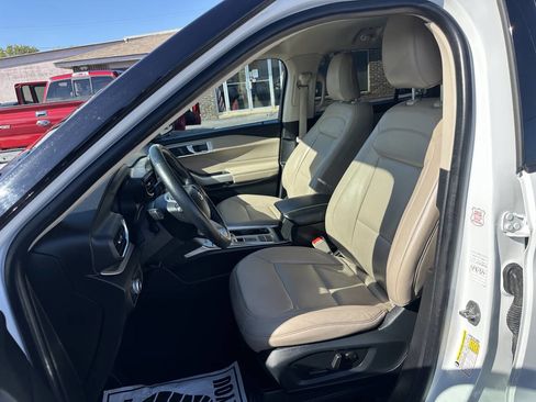 Used 2022 Ford Explorer XLT w/ Equipment Group 202A image 14
