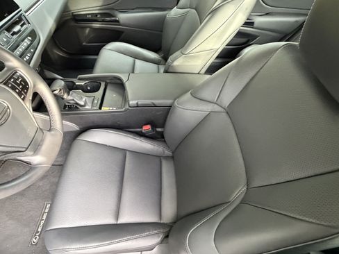 Used 2025 Lexus ES 350 w/ Premium Package FWD image 15