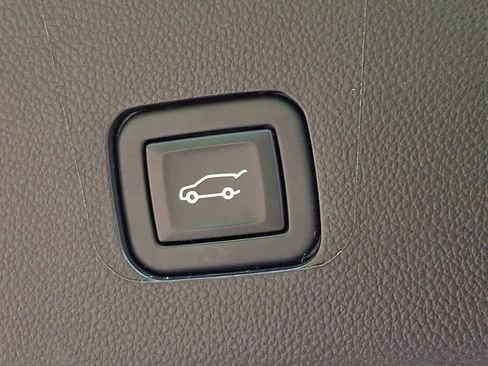 Used 2023 Chevrolet Traverse Premier w/ Redline Edition AWD/4WD image 34
