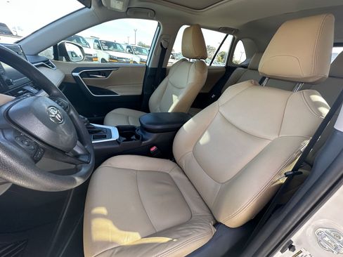 Used 2021 Toyota RAV4 XLE image 34