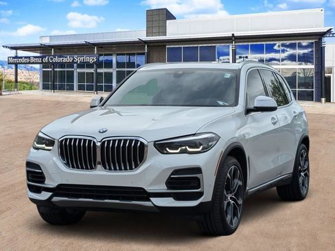 Used 2022 BMW X5 xDrive40i w/ Luxury Seating Package AWD/4WD image 3
