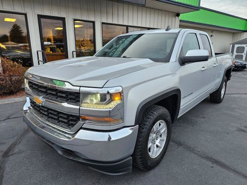 Used 2018 Chevrolet Silverado 1500 LT image 2