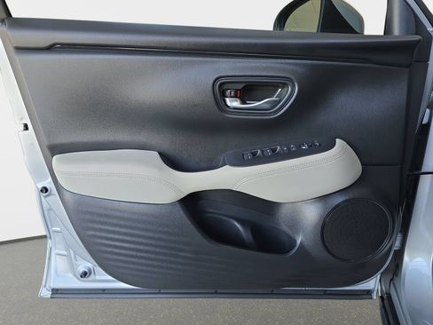 Certified 2025 Honda HR-V LX image 27