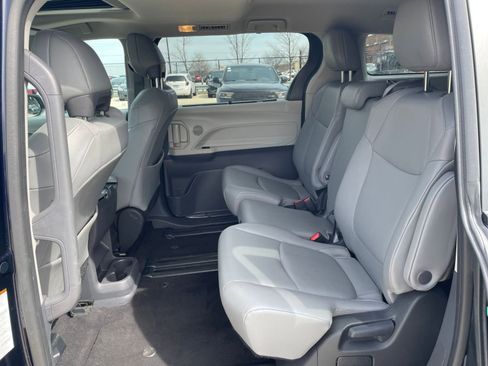 Used 2024 Toyota Sienna XLE image 27