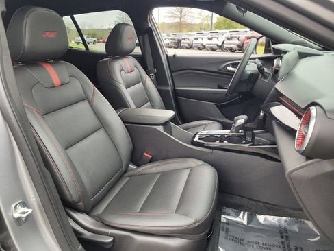 Used 2024 Chevrolet Trax RS w/ Sunroof Package FWD image 17