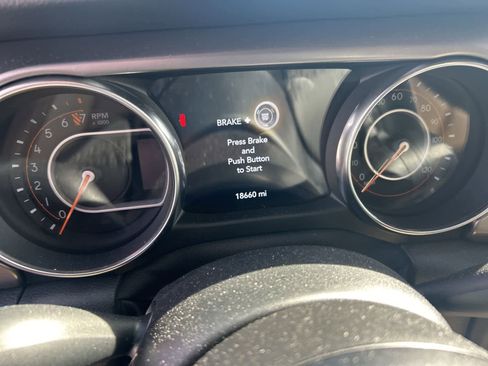 Used 2019 Jeep Wrangler Sport image 4