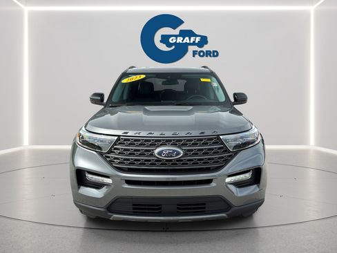 Used 2023 Ford Explorer XLT w/ Equipment Group 202A AWD/4WD image 3