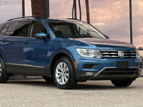 Used 2018 Volkswagen Tiguan SE w/ Panoramic Sunroof Package image 18