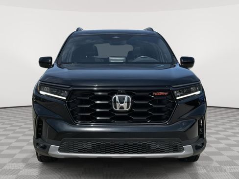 Certified 2025 Honda Pilot TrailSport image 2