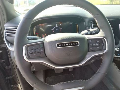Certified 2025 Jeep Wagoneer Series II w/ 8-Passenger Seating Package AWD/4WD image 13