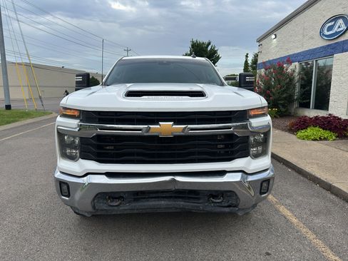 Used 2024 Chevrolet Silverado 2500 LT w/ Convenience Package AWD/4WD image 9