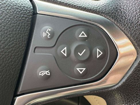 Used 2023 Chevrolet Traverse LS AWD/4WD image 19