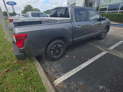 Used 2021 Nissan Titan SV w/ SV Convenience Package RWD image 5