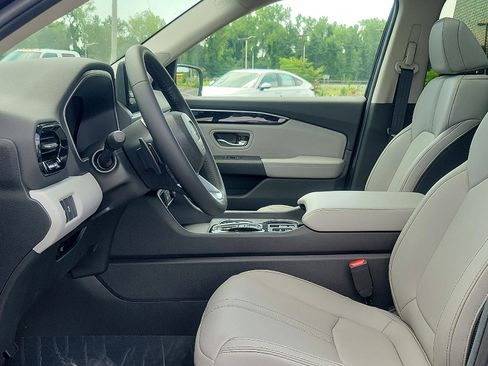 New 2025 Honda Pilot Touring image 10