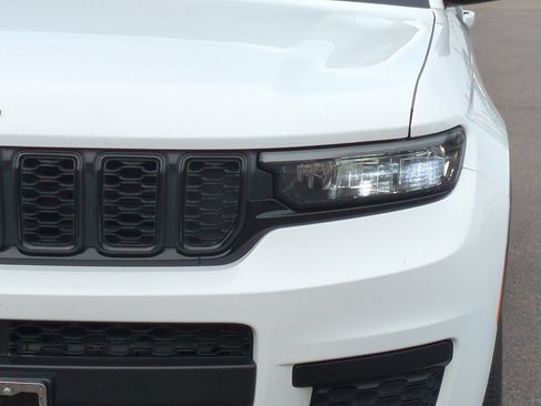 Used 2024 Jeep Grand Cherokee L Laredo AWD/4WD image 52