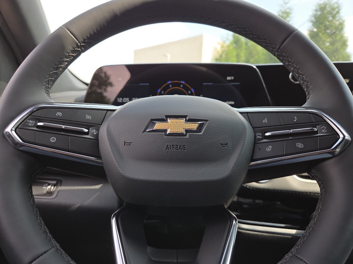 New 2027 Chevrolet Equinox LT w/ Convenience Package II FWD image 30