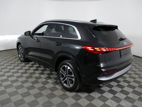 Certified 2025 Audi Q5 Premium w/ Convenience Package AWD/4WD image 5