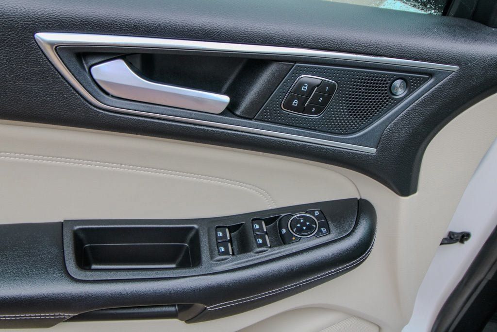 Used 2023 Ford Edge Titanium AWD/4WD image 12