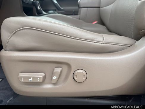 Used 2022 Lexus GX 460 Premium w/ Premium Package image 12