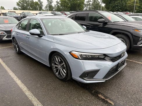 Used 2024 Honda Civic Touring image 2