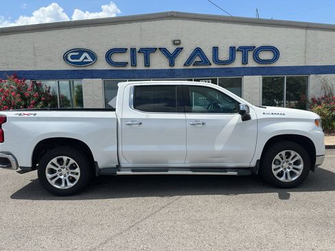 Used 2023 Chevrolet Silverado 1500 LTZ AWD/4WD image 3