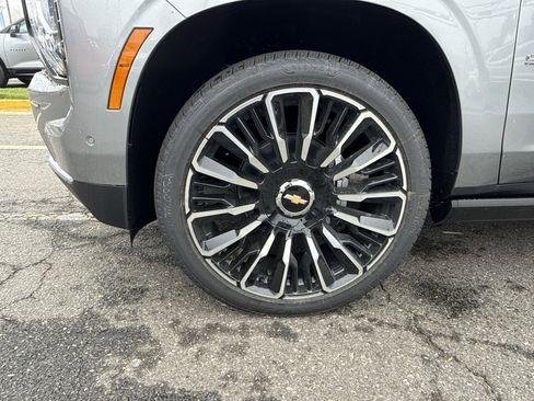 New 2026 Chevrolet Suburban High Country AWD/4WD image 12
