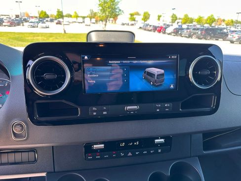 Used 2025 Mercedes-Benz Sprinter 2500 image 16