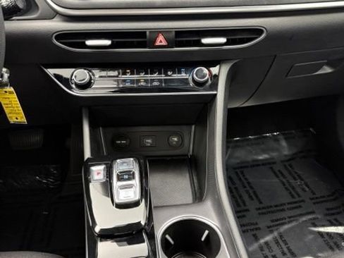 Used 2021 Hyundai Sonata SE w/ Preferred Accessory Package FWD image 4