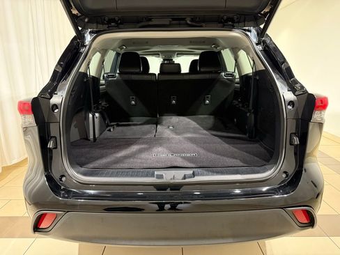 Used 2023 Toyota Highlander XLE AWD/4WD image 11