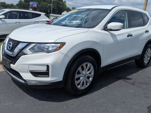 Used 2017 Nissan Rogue S AWD/4WD image 3
