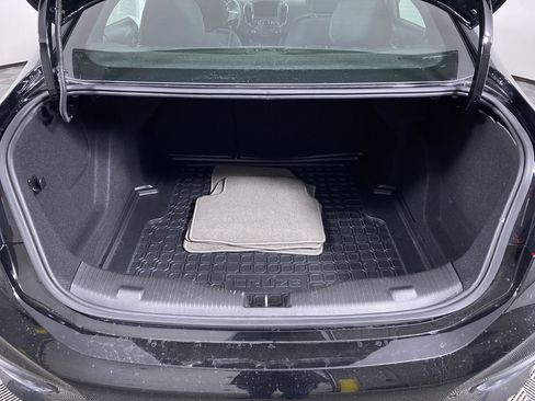 Certified 2018 Chevrolet Cruze LT w/ Sun And Sound Package image 15