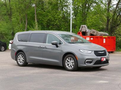 Used 2023 Chrysler Pacifica Touring-L