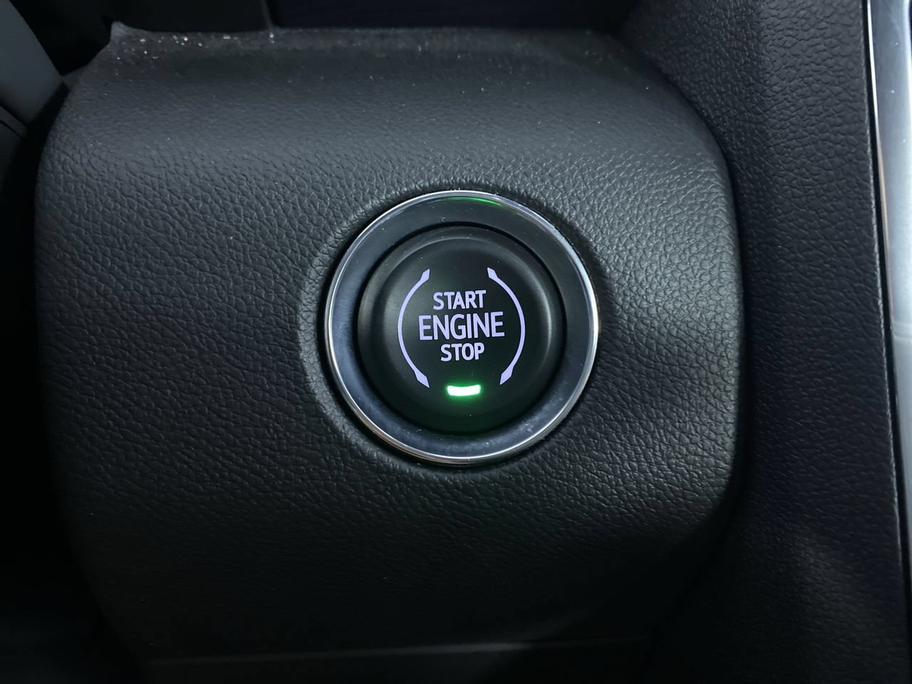 Certified 2026 GMC Acadia Elevation w/ Elevation Premium Package FWD image 9