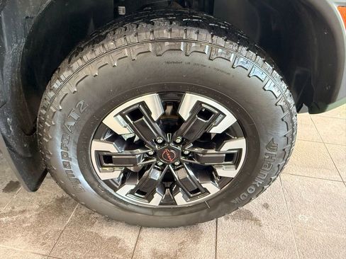 Used 2022 Nissan Frontier PRO-4X image 46