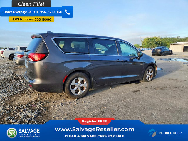 Used 2017 Chrysler Pacifica LX w/ Tire & Wheel Group FWD image 4