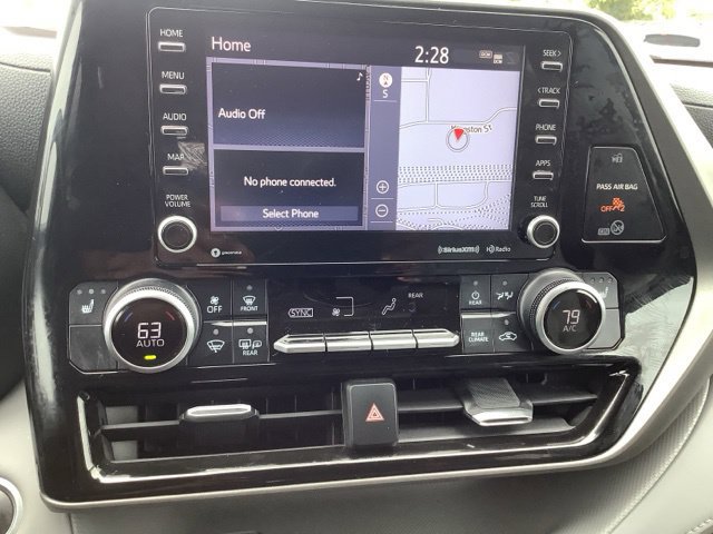 Used 2021 Toyota Highlander XLE AWD/4WD image 24