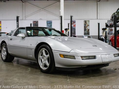 Used 1996 Chevrolet Corvette Coupe RWD image 11
