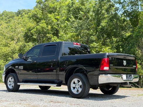 Used 2020 RAM 1500 Classic SLT w/ Luxury Group AWD/4WD image 6