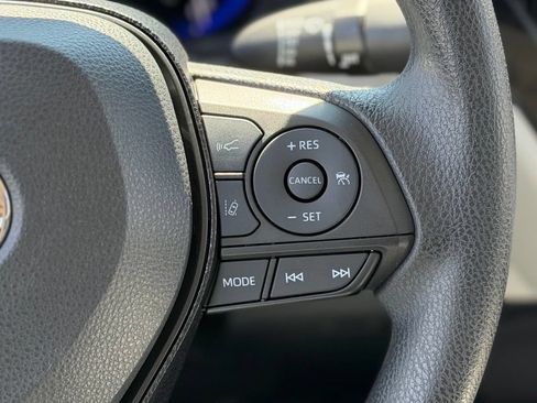 Used 2021 Toyota Corolla LE FWD image 9