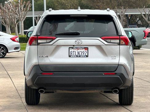 Used 2019 Toyota RAV4 XLE image 5