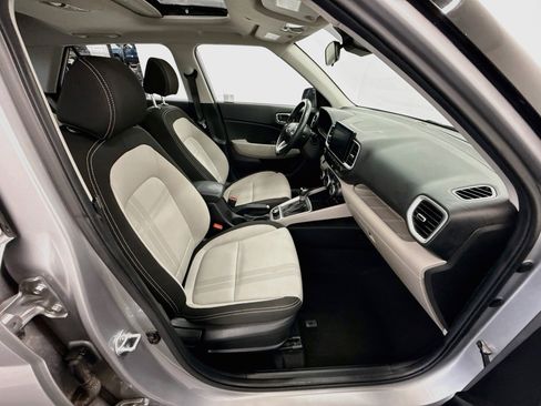 Used 2025 Hyundai Venue SEL FWD image 30