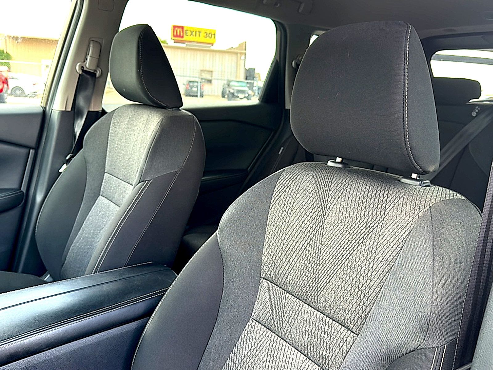 Used 2025 Nissan Rogue SV FWD image 14