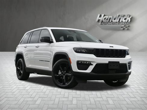 Used 2025 Jeep Grand Cherokee Limited w/ Black Appearance Package image 2