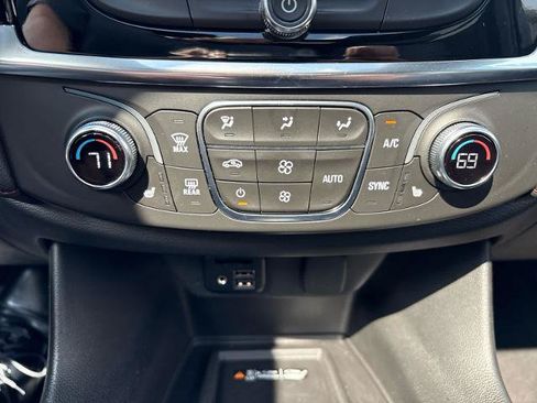 Used 2023 Chevrolet Traverse RS AWD/4WD image 24